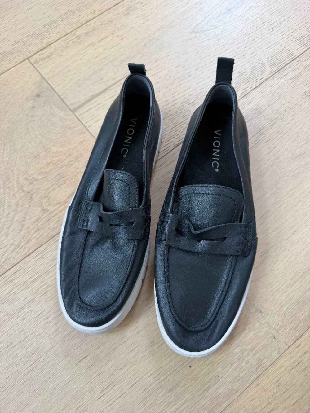 Vionic Uptown Loafer in Black